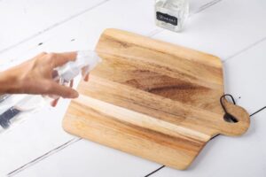 تمیز کردن تخته گوشت چوبی